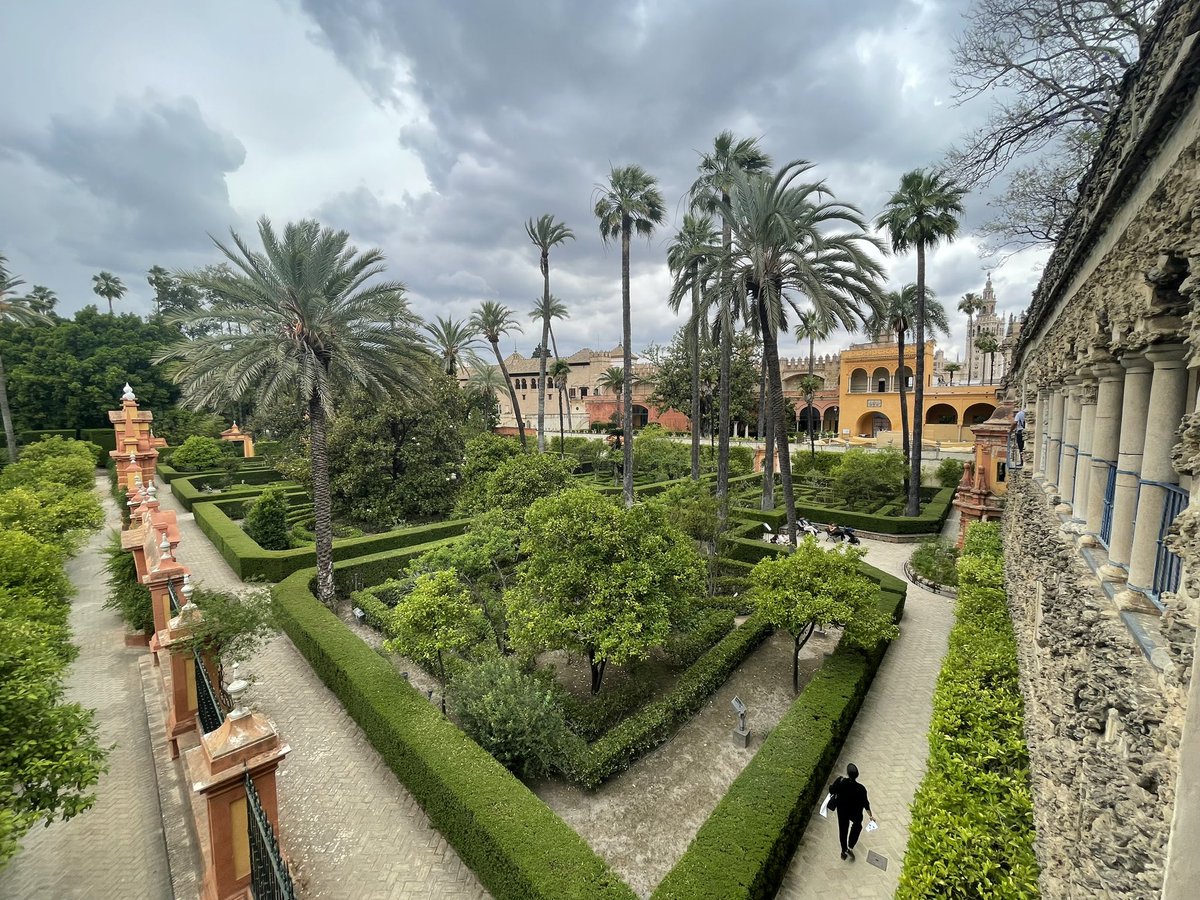 @spann 69 degrees, 3:00 pm chance of thundershowers. Seville Palace, Spain