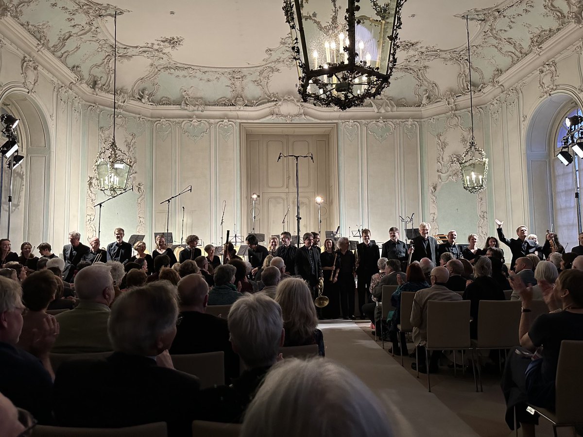 FreiburgBaroque's tweet photo. At the #Mozartsaal of the Schwetzingen Castle our musicians were celebrated by an excited audience @SWRFestspiele
#MannheimerSchule #Holzbauer #Toeschi #Danner #Cannabich #Mozart #GottfriedvonderGoltz #ForschungsstelleSWDHofmusik #DeutscheGrammophon #SWR2live https://t.co/4pOqR5DoZ5