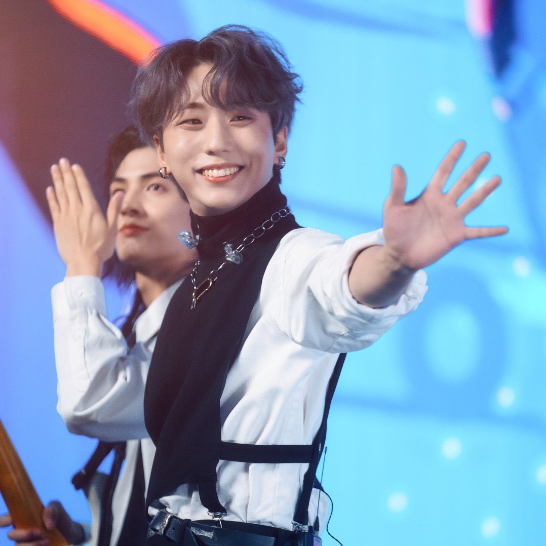 who’s the sweetest leader ever and why is it goo gunil… 🥺