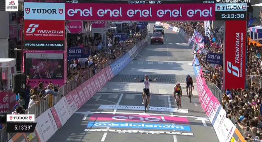 LosBrolin's tweet photo. McNulty wins his first ever GT stage! Nice sprint 👍 #Giro https://t.co/la5zIkqoVk