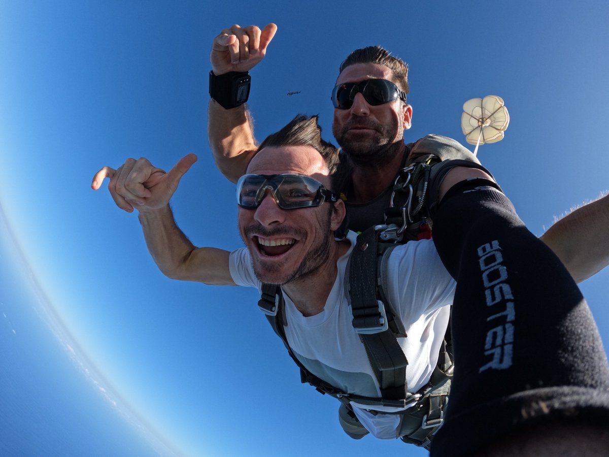 La photo du jour #parachutisme #skydive #gotoreunion #gopro #goprochallenge #goprophotography #ileintense #runhélico
