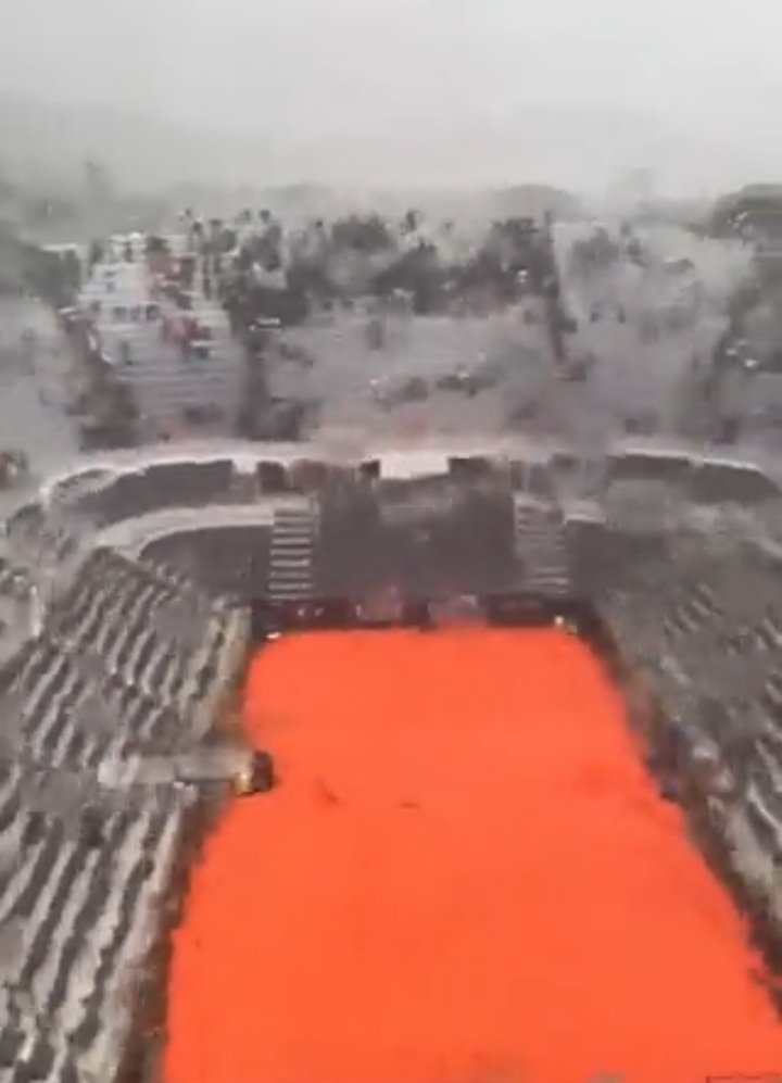 Il meteo queste 2 settimane avrà scambiato Roma con Wimbledon. 
Altrimenti non si spiega ⛈⛈
#Ibi23 #AtpRoma #InternazionaliBNLdItalia 
#Rune #Medvedev