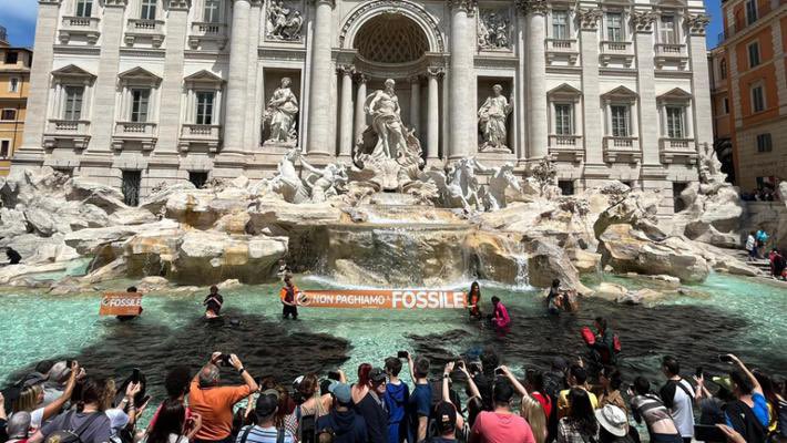 MarcoRizzoDSP's tweet photo. Posso dire che chi imbratta i monumenti, la nostra storia, va preso a calci in culo? https://t.co/TKBPgNwVOw