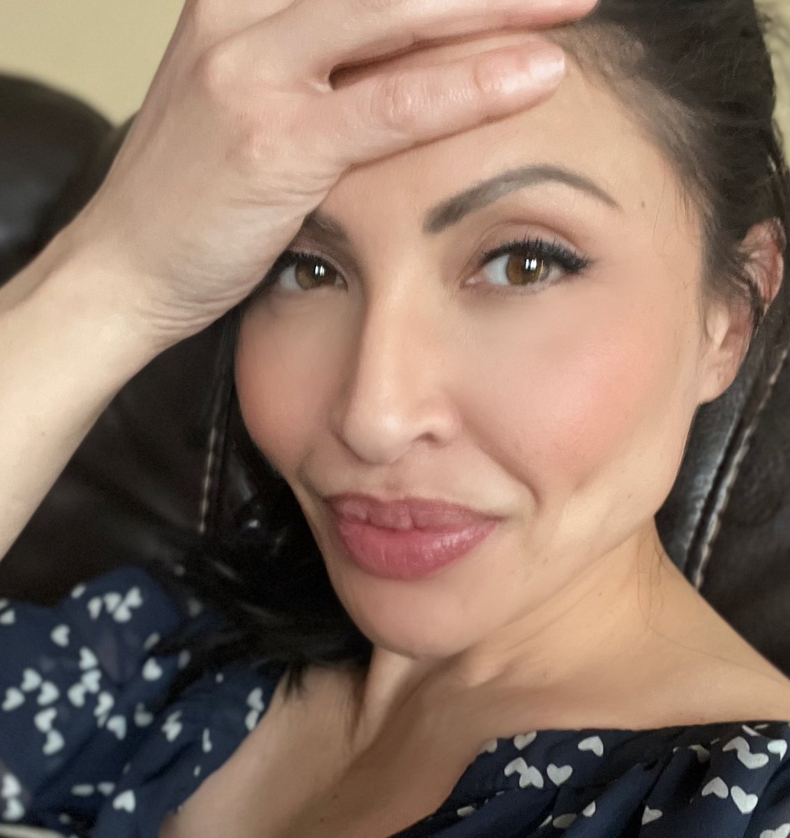UTheKnockOut's tweet photo. Happy Long Weekend! I hope you are all smarter than me and did not leave work to be completed on your time off! Today especially hurts because here in Toronto—- it’s an absolutely gorgeous day!! 
I guess I will have to live vicariously through all of you!! Have a fabulous day!! https://t.co/RulFQ1DxsF