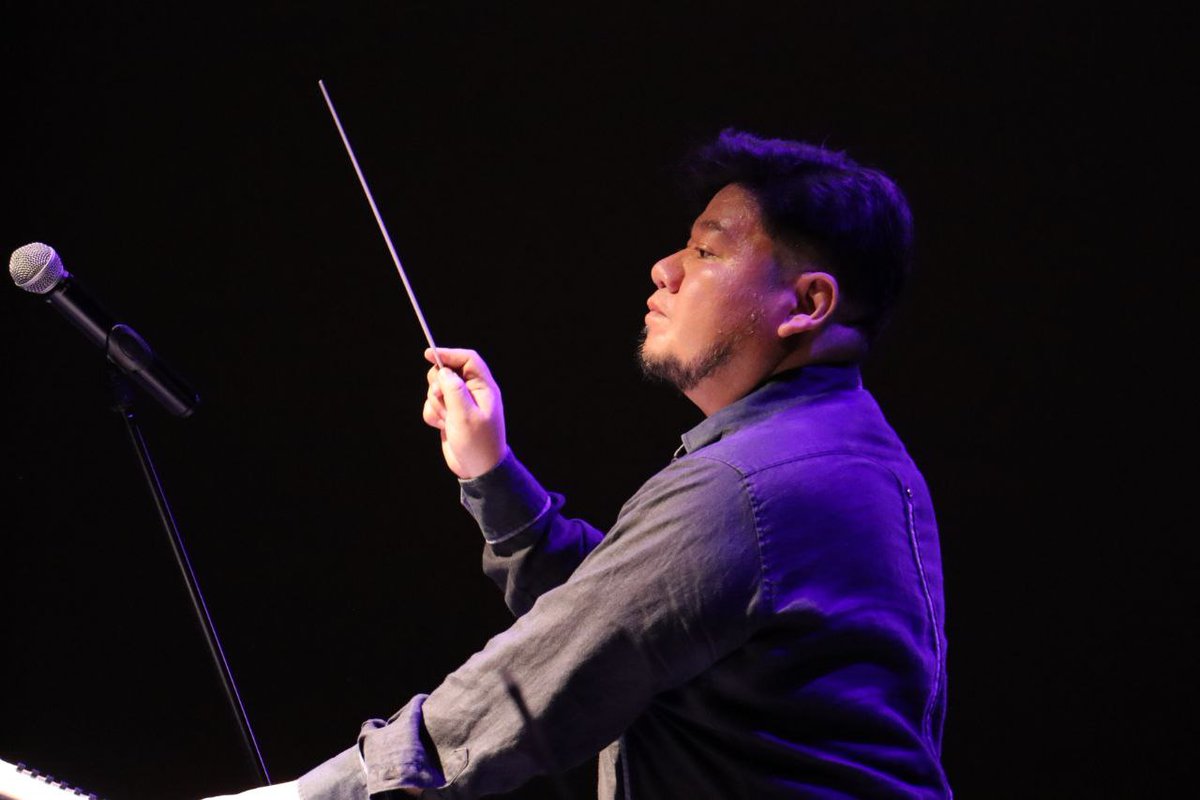 CulturaCampeche's tweet photo. Con su magistral virtuosismo la #OSCAM nos regaló "Sueño de una noche de verano" de #FelixMendelsshon
En la dirección de Eligio Fuentes y la participación solista de la concertino Ivonne Rubio, el público disfrutó de Las Hébridas Opus 26, concierto para violín y Orquesta, Opus 64 https://t.co/FIEs6Rqoz3