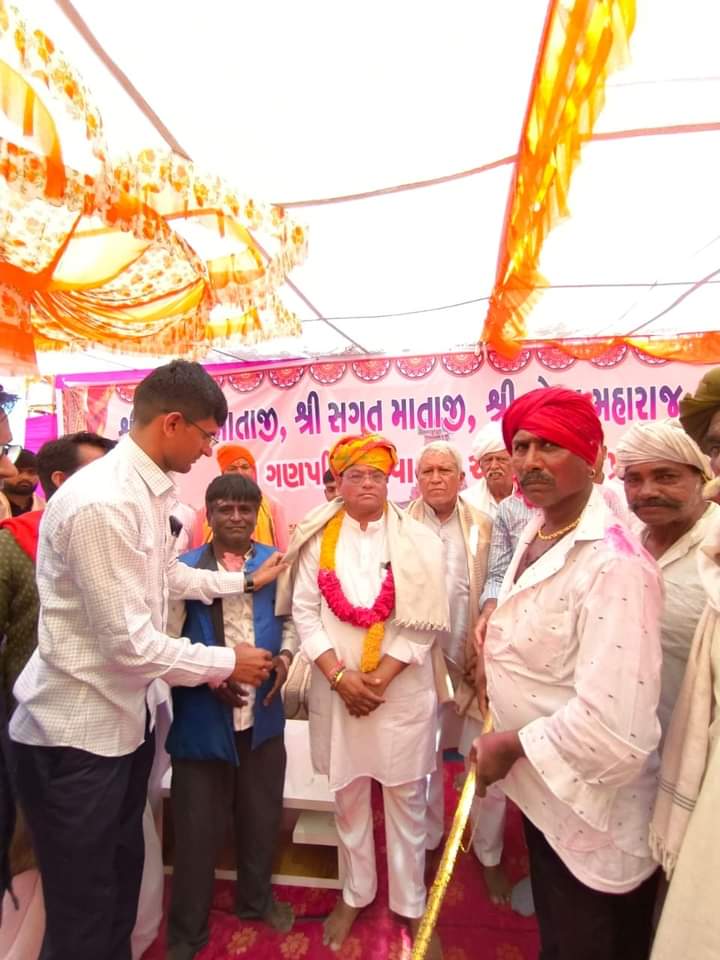 AmrutThakorINC's tweet image. કાંકરેજ વિધાસભાના (ઉણ) માનપુર ગામે ચામુંડા માતાજી, સગત માતાજી, ગોગા મહારાજ.ગણપતિ દાદા ની ફોટો પ્રતિષ્ઠા માંના ચરણોમા શિષ નમાવી ધન્યતા અનુભવી....
#manpur #Congress #GujaratCongressPresident #jagdishthakormp #MLAGujarat