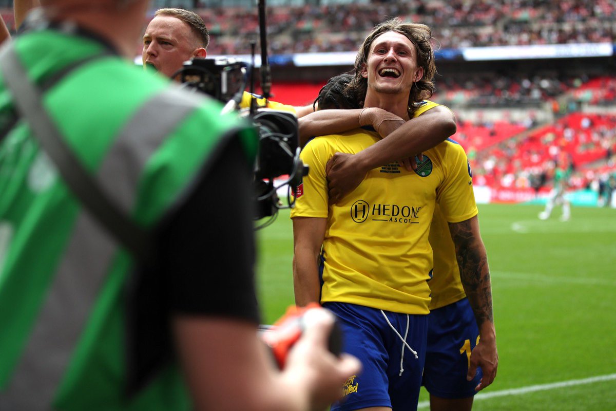 AscotUnitedFC's tweet photo. 🥰 This is a @KaiWalters appreciation post. 

Our FA Vase winning goalscorer at the home of football. 

📸 @NGSportsPhoto 

#WeAreAscot #YellasgotoWembley #NonLeagueFinalsDay https://t.co/VdKY8dJva8