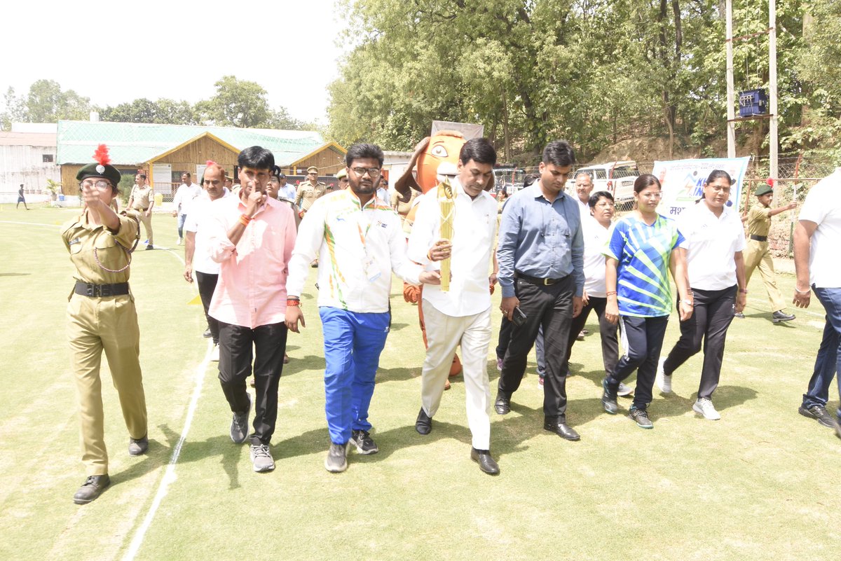 ankitauverma's tweet photo. जनपद हापुड़ में खेलो इंडिया रैली का भव्य स्वागत एवं सफल आयोजन सम्पन्न हुआ। माननीय प्रधान मंत्री जी और माननीय मुख्यमंत्री जी की इस महत्वकांक्षी योजना से उत्तर प्रदेश के युवाओं में खेल के प्रति उत्साह का प्रवाह होगा।
@kheloindia @PCSAssociation @UPCMOffice @PMOIndia https://t.co/AfoFP1evaa