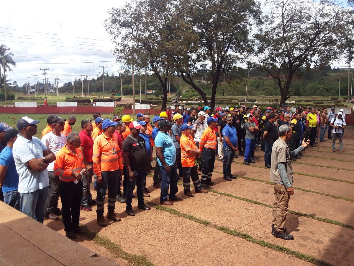 LaydisReynosa's tweet photo. En el ejercicio #Meteoro2023, el CDM chequea las tropas de la Formación Especial minera de  Cubaniquel, el Grupo de Apoyo a la Movilización y el grupo de la Protección a la Población,  informándose  el completamiento de la plantilla.
#máspreparadosyalerta
#pccmoatrabajayenaltece https://t.co/ggwbGkmnVA