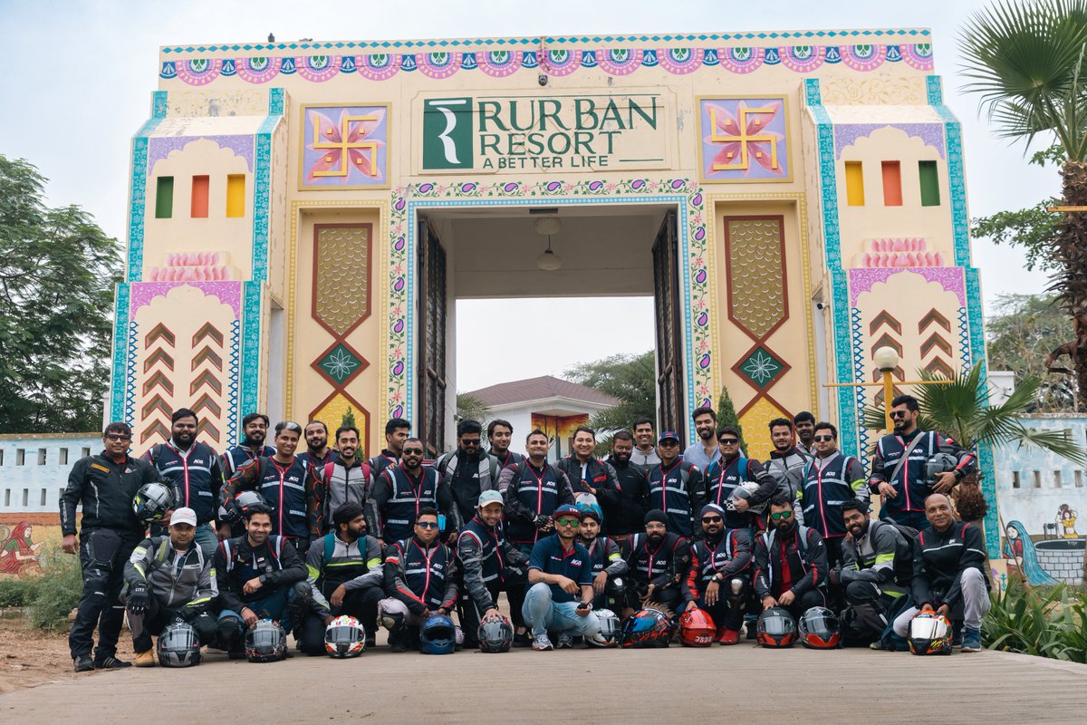 TVSApacheSeries's tweet image. The AOG X Cult series is back on the road as the race machines were unleashed this past weekend. Swipe 📷📷 to rev up your racing DNA and be a part of more such weekend rides. Click tvsmotor.com/tvs-apache/aog and join now!.
.
.
.
#TVSApacheSeries #TVSRacing #ApacheOwnersGroup #AOG