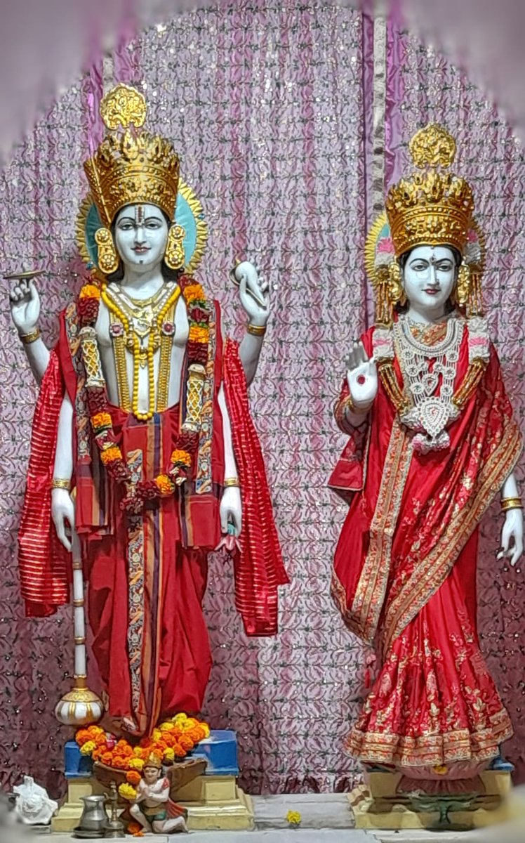 श्री लक्ष्मीनारायण (गोलोकधाम), प्रभासक्षेत्र - गुजरात (सौराष्ट्र)
दिनांकः 21 मई 2023, ज्येष्ठ शुक्ल द्वितीया - रविवार 
सायं शृंगार
05232567
#Somnath_Temple_Live_Darshan
#Somnath_Temple_Official_Channel
#Pratham_Jyotirling
#girsomnath 
#golokdham 
#shree_somnath_trust