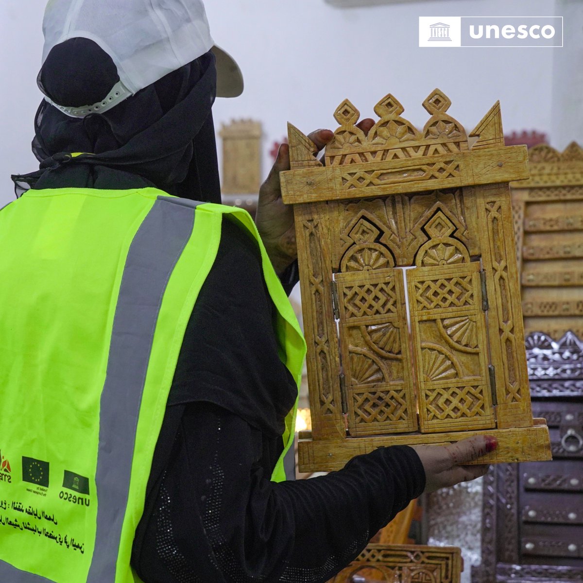 UNESCO_GCCYemen's tweet photo. يساهم تنفيذ مشروع "النقد مقابل العمل" الممول من الاتحاد الأوروبي بشكل مباشر في حماية #للتنوع_الثقافي في #اليمن من خلال إشراك #الشباب في الحفاظ على التراث وتعزيز دور الصناعات الثقافية والإبداعية من أجل تكيف وتعافي المجتمعات المحلية في اليمن🇾🇪 https://t.co/u5hcOIPSSh