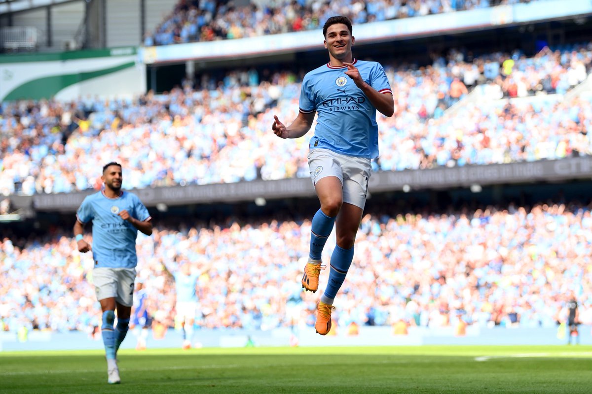 SportyBet's tweet photo. Julian Alvarez opens the scoring for Manchester City ⚽

Manchester City 1-0 Chelsea

The Premier League champions are ahead 💙
#MCICHE #PremierLeague https://t.co/7z8taOY3QY
