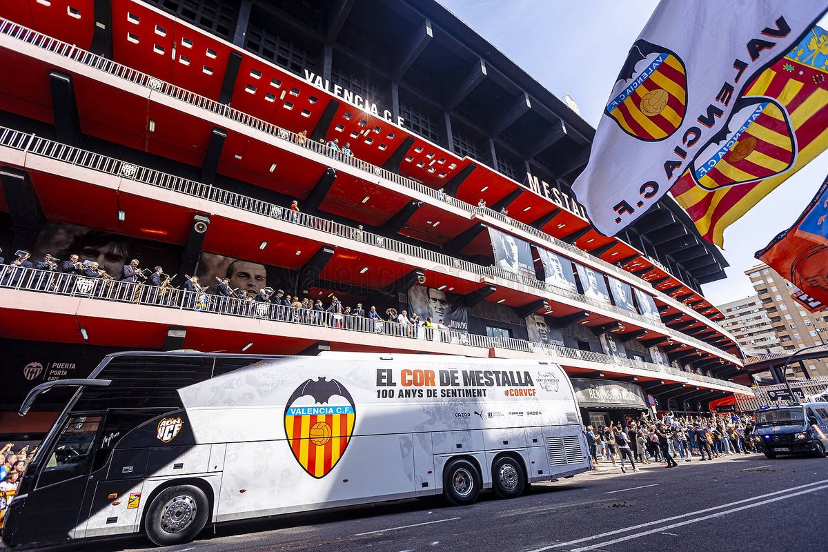 valenciacf's tweet photo. Nuestros jugadores ya están en Mestalla 🏟️🙌

#ValenciaRealMadrid 🦇⚪
#Mestalla100 https://t.co/TaegH90Nw5
