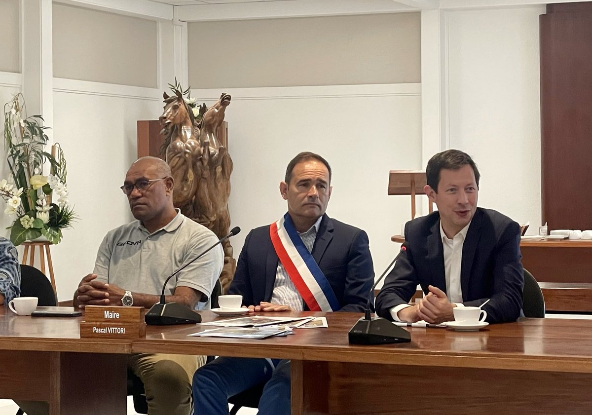 fxbellamy's tweet photo. Nombreuses étapes pour rencontrer les maires et les élus, à Nouméa, Boulouparis, sur l'Île des Pins... Malgré les difficultés du moment, ils maintiennent l'unité et la vitalité de la Nouvelle-Calédonie, préservent son patrimoine, et préparent l’avenir. Je resterai à leurs côtés. https://t.co/HpRzdoUKva