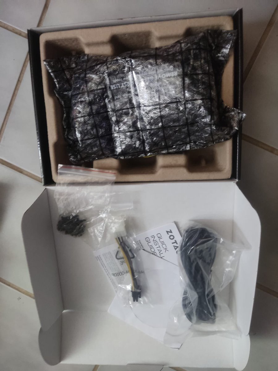 stescreve's tweet photo. 🚨ALERTA PLACA DE VÍDEO NO PRECINHO 🚨

Meu digníssimo tá vendendo uma GTX 1060 6gb com tudo funcionando, caixa original, parafuso, cabo etc etc deem RT e ajudem que o boy tá desempregado 🥺 https://t.co/LaFraIBSRL