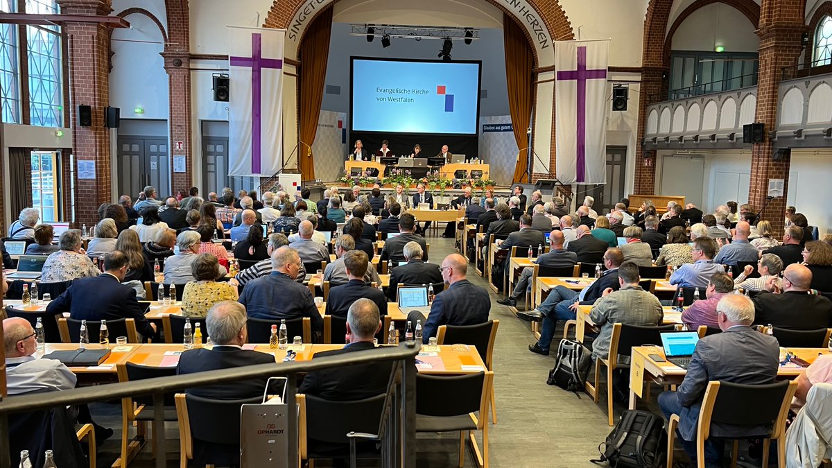 ingolehnick's tweet photo. Die #Kirchen u ihre Sozialverbände sind für @n_liminski, Chef der Staatskanzlei @landnrw, unverzichtbare Partner des Staats. "Wenn es um das geht, was unser Land im Innersten zusammenhält, haben die Kirchen viel zu sagen", sagt er vor der #Landessynode der @ekvw_online #epd_dabei https://t.co/d6JlAV9fsV