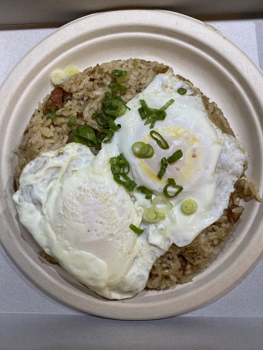 Good morning! Breakfast fried rice w/ eggs over easy from ⁦@rainbowdrivein⁩ on Kapahulu. Ono! #hawaii 🤙🏽🤙🏽🤙🏽🤙🏽🤙🏽🤙🏽🤙🏽👏🏽💯