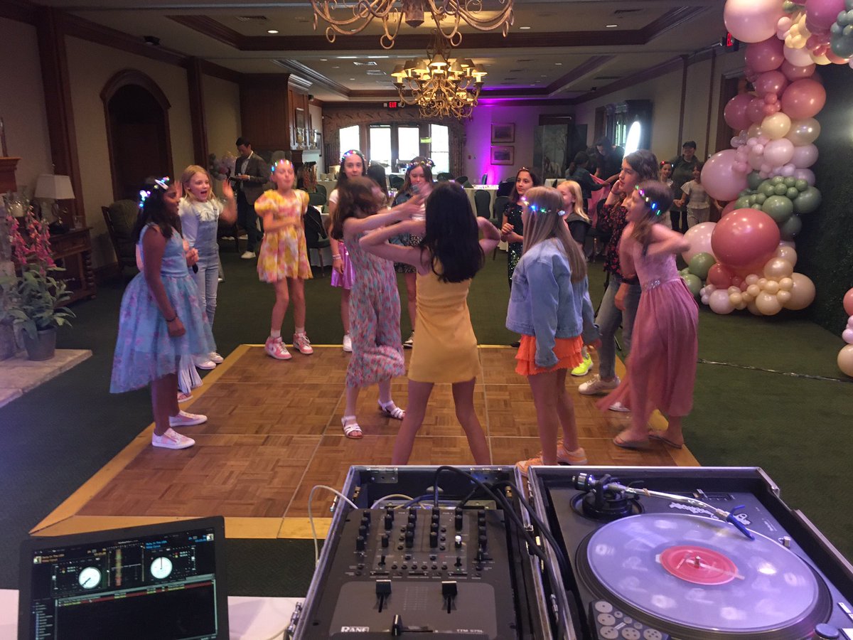 Dj_Scarface's tweet photo. MY SETUP FROM THE BIRTHDAY PARTY YESTERDAY...

Post better late then never… should got more pics 

#dj #djs #djgear #michigan #setup  #djlife #djlifestyle #rane #serato #scratchlive #scratch #live #turntables #turntablism #turntablist #sound #sounds #conglomeratedjs #djscarface https://t.co/Ceeqw6in5G