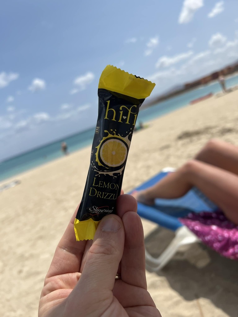 Taking the #HiFi bars abroad this weekend for #hifiontour. Food optimising doesn't have to stop when away.
Little bit of #lemondrizzle on the beach today.
@slimmingworld 

#sw #swuk #slimmingworld #slimmingworlduk #slimmingworldlife #swfood #swfoodie #sw… instagr.am/p/Csgi3VxtOZJ/