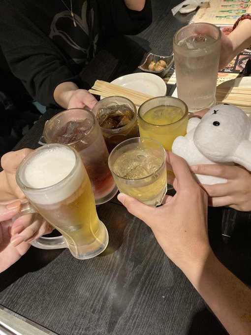 「ビール テーブル」のTwitter画像/イラスト(新着)｜3ページ目