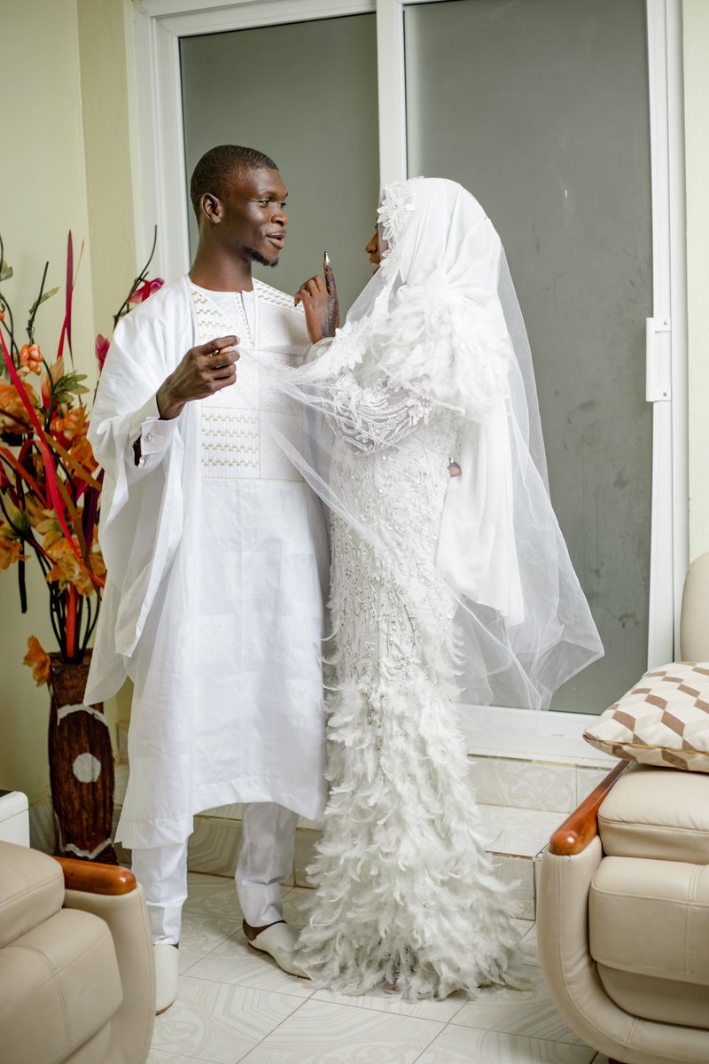WalimangDEsq's tweet photo. Alhamdulillah! 14-05-23: I married 💍💎🤍Tha Rare one; Haffizul Quran &amp; a Lawyer. 

It all began on the 28-11-2019 with a simple reply to an anonymous request from her for an Act (name of the said Act withheld) on a group chat whilst we were both pursuing https://t.co/eNnXUpsdhd