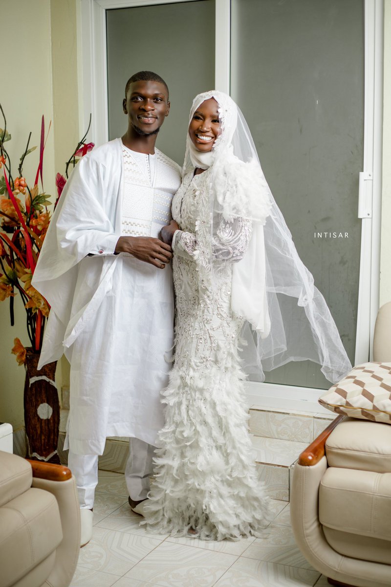 WalimangDEsq's tweet photo. Alhamdulillah! 14-05-23: I married 💍💎🤍Tha Rare one; Haffizul Quran &amp; a Lawyer. 

It all began on the 28-11-2019 with a simple reply to an anonymous request from her for an Act (name of the said Act withheld) on a group chat whilst we were both pursuing https://t.co/eNnXUpsdhd