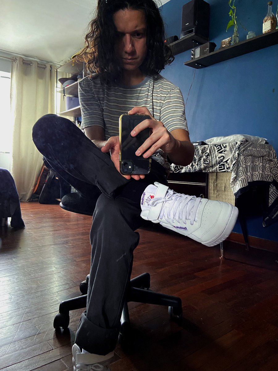 mundakabanda's tweet photo. Acá de lo más aesterix gracias a @Reebok Perú

#LifeIsNotASpectatorSport #LifeIsMusic https://t.co/SFLLEyMp0Z