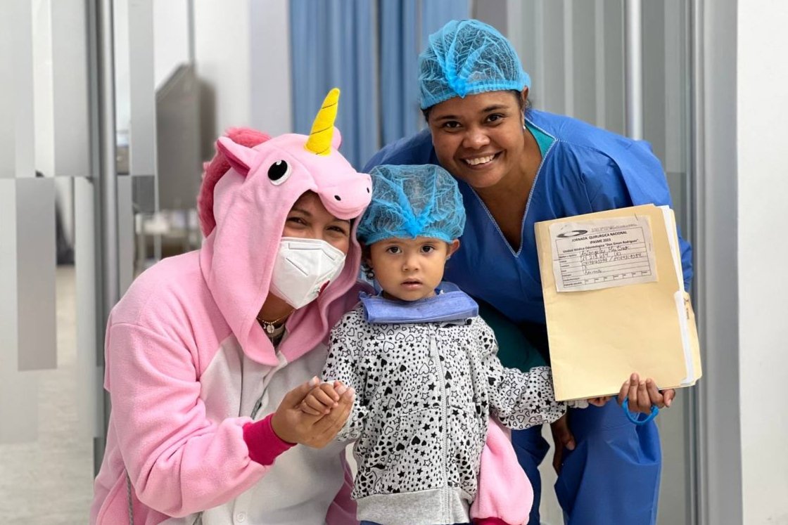 mineducacion_ve's tweet photo. ¡Buen trabajo! Plan Quirúrgico Nacional del Ipasme

Más cirugías pediátricas para seguir cuidando la salud de los/as niños/as. Hoy, finaliza esta primera fase en la que atendemos a nuestras familias.

La labor continuará en todas las regiones.

@NicolasMaduro
#UnidosSomosMejores https://t.co/5T3eSS5lYE