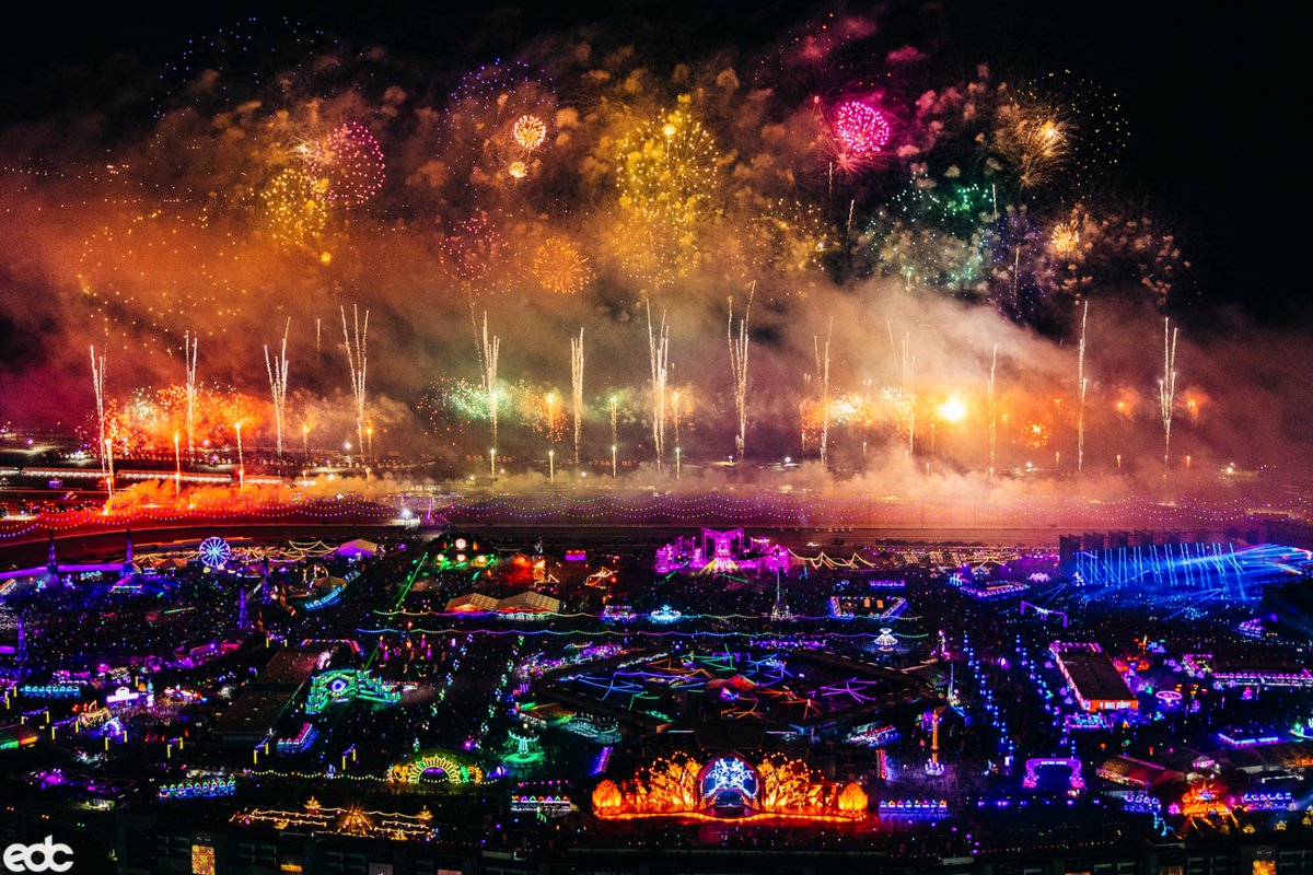 EDC_LasVegas's tweet image. A moment frozen in time.✨🎇 #EDCLV2023 #kineticAWAKENING