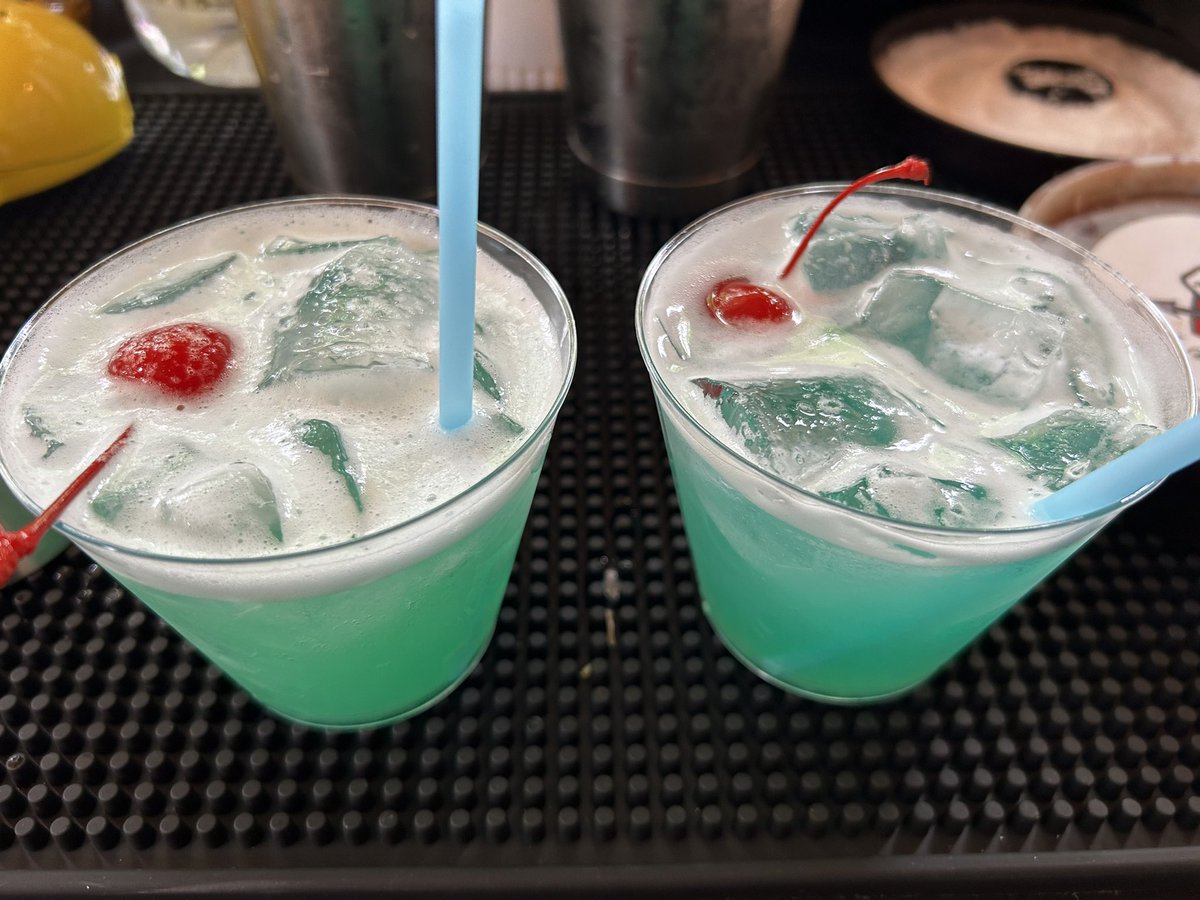 marsweyy's tweet photo. Check out my Instagram @marsgaritaa! I had my first event yesterday! The Green Galaxy was the star of the show. DM me to book for your special occasions. I am a mobile bartending business so I will come to you for your events! Please RT &amp; share! THANK YOU!!🫶🏼 https://t.co/MCBWdF2YxJ