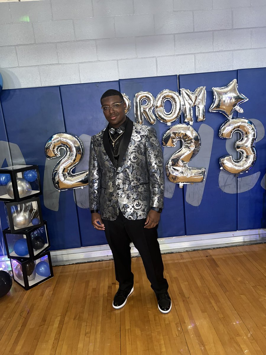 BigDGleason's tweet image. Something light for our Prom-SneakerBall😤 
#PromKing👑