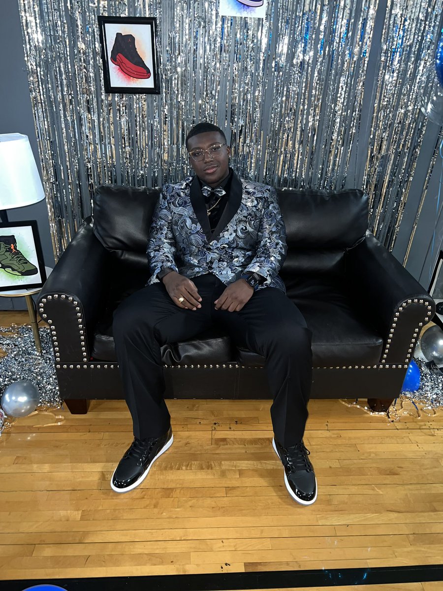 BigDGleason's tweet image. Something light for our Prom-SneakerBall😤 
#PromKing👑