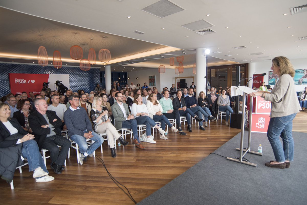 ♥️ Quina emoció veure la sala plena de companys i companyes #socialistes per celebrar l’acte central de campanya. 

He reivindicat que el #28M ens hi jugam seguir avançant amb el model que ha fet possible la #Menorca que tenim o anar a l’aventura de la mà de PP i Vox. 

#VotaPSOE