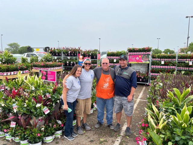 Going big with Rio @ 1977 Peru, Illinois! 🌸🌺 S/O to Mark their garden DH for the awesome support and partnership here!