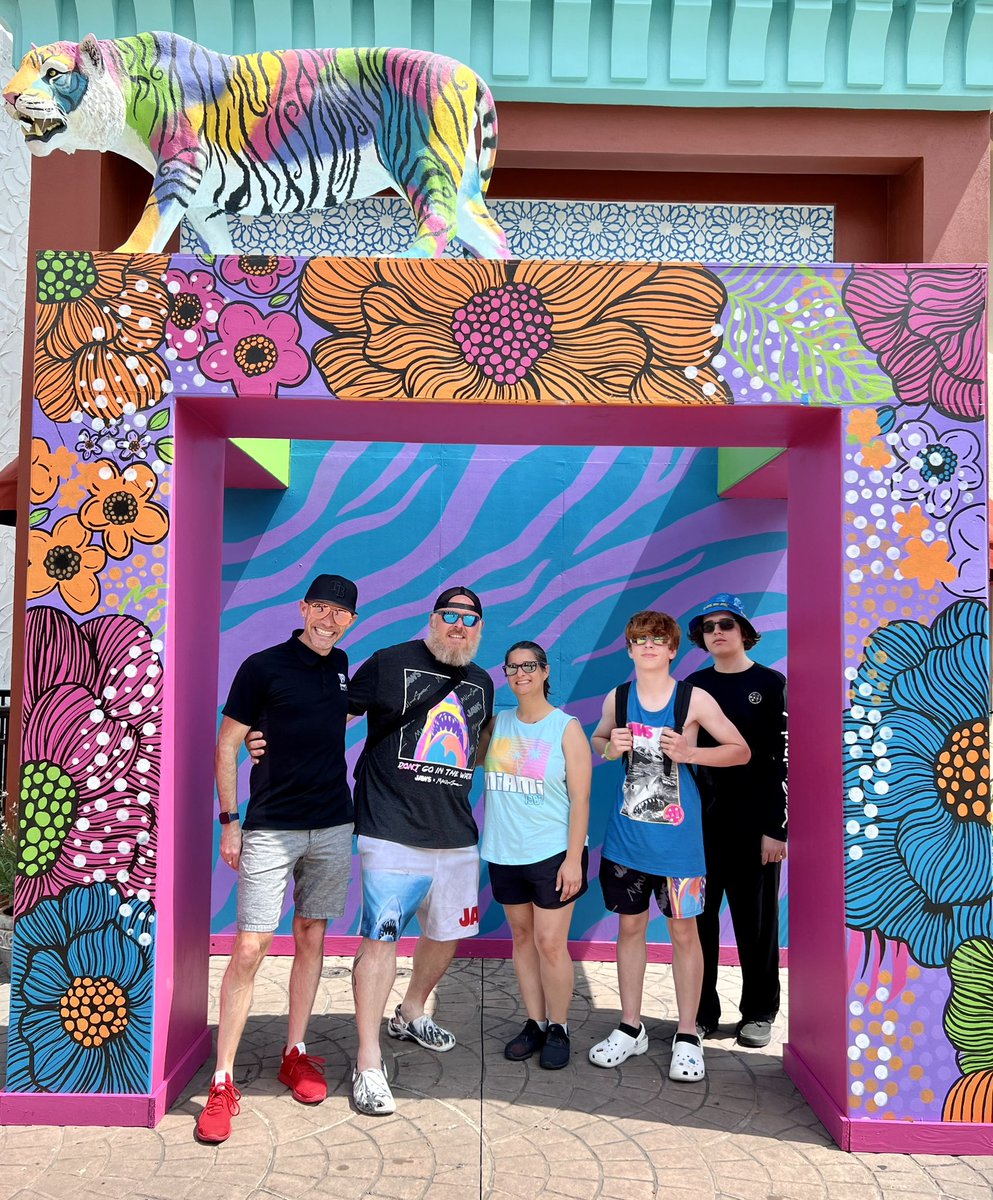 brianfink's tweet photo. Last day of the @BuschGardens Food & Wine Festival! You know what that means…. Summer Nights right around the corner!!
Awesome meeting Ian and his family! #partner #CorksAndCoasters https://t.co/512b64MYKV