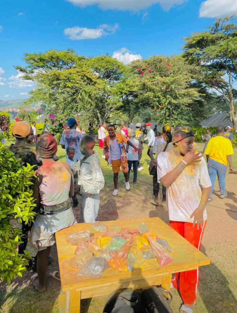 kumra_andyug's tweet image. #ColorFest happening now at Nkole place we walked up like this 😂😂