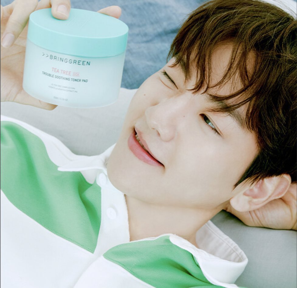 신인으로 데뷔할 02년생이라고 함 
.
.
.
사람들 진짜 속을듯..
올해 32살인 백현임