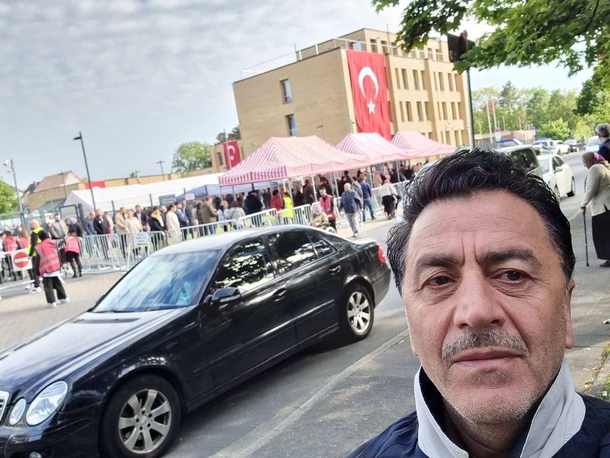 Oyumuzu kullandık.
Devlete millete hayılı olsun.Oyumuz belli hedefimiz belli .