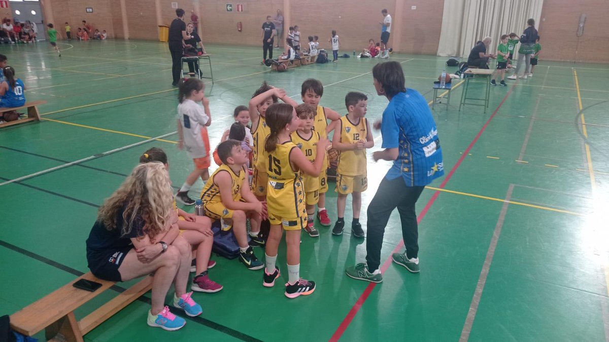 ClubSalle's tweet photo. Nuestros más pequeños han jugado y disfrutado hoy en la concentración babybasket de la @FMBMELILLA

#ElfuturoseJUEGAHoy #adnlasaliano🧬⭐️ #vamossalle💛💙 #elfuturoseentrenahoy⛹️‍♀️⛹️ https://t.co/DlTVJyxOjf
