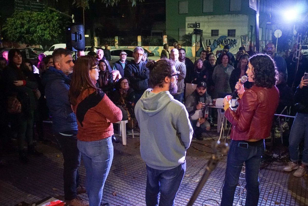 Lacomuna4's tweet photo. PaulaPenacca: Que tuvo que enfrentarse al avance del Gobierno de la Ciudad sobre espacios que con tanto amor y compromiso generaron los vecinos y vecinas, como el Galpón de Ortúzar. https://t.co/l9Nkbqjwed