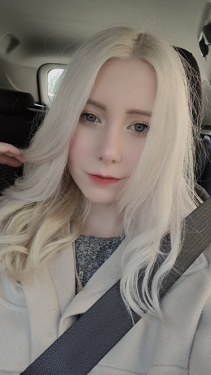 Die Situation:
Anni hat hunger auf sushi, guckt auf lieferando. Warenkorb 30 €, minh sagt dann können wir auch ins yumini gehen für den Preis. DAMDAM DAAAM Tisch reserviert und auf dem weg zum yumini ♥️♥️♥️