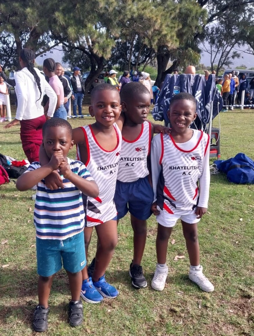 khayelitshaAC's tweet photo. teach them while they are still young 😉
KAC represented at the Midas Spartans Cross Country League 2
the future is bright 💥🤞❤️
#CrossCountry
#KACbabies
#TopRunners
#TeamKAC
#KhayelitshaAthletics
#Running
#FetchYourBody2023
#RunningWithTumiSole
#IPaintedMyRun https://t.co/YGusvb3top