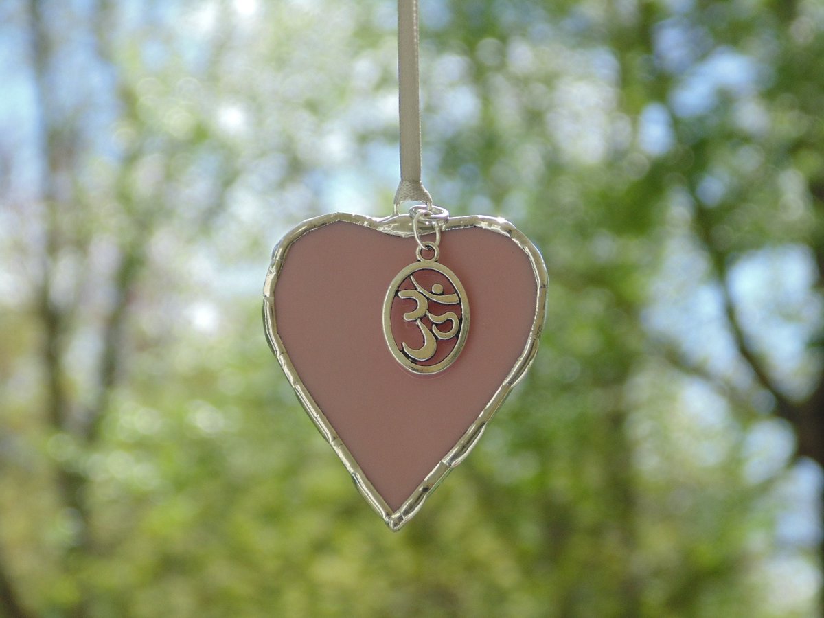 stndglass's tweet image. Om suncatcher, stained glass plum heart, boho yogi Zen, small suncatcher ornament tuppu.net/33430a9 #Etsy #suncatcher #DesignsStainedGlass #BohemianDecoration
