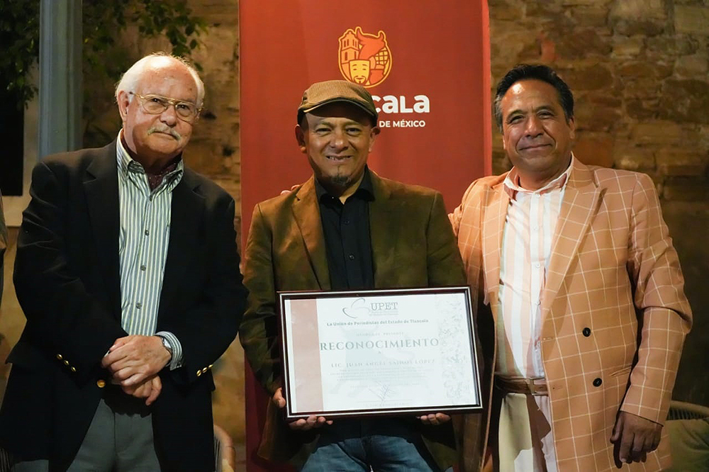 Connexiones's tweet image. #UPET | Conferencia Magistral, exposición y reconocimientos a periodistas realiza la UPET y el municipio
Francisco Hernández, Abraham Acosta y Ángel Sainos reciben reconocimiento a su trayectoria en periodismo
@upet_oficial