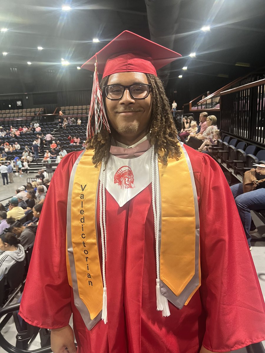 ChristeenaLewis's tweet photo. We have a HS graduate and Valedictorian🎓♥️ @tryce_lewis 
#keeplivin https://t.co/RyM6bgpkLV