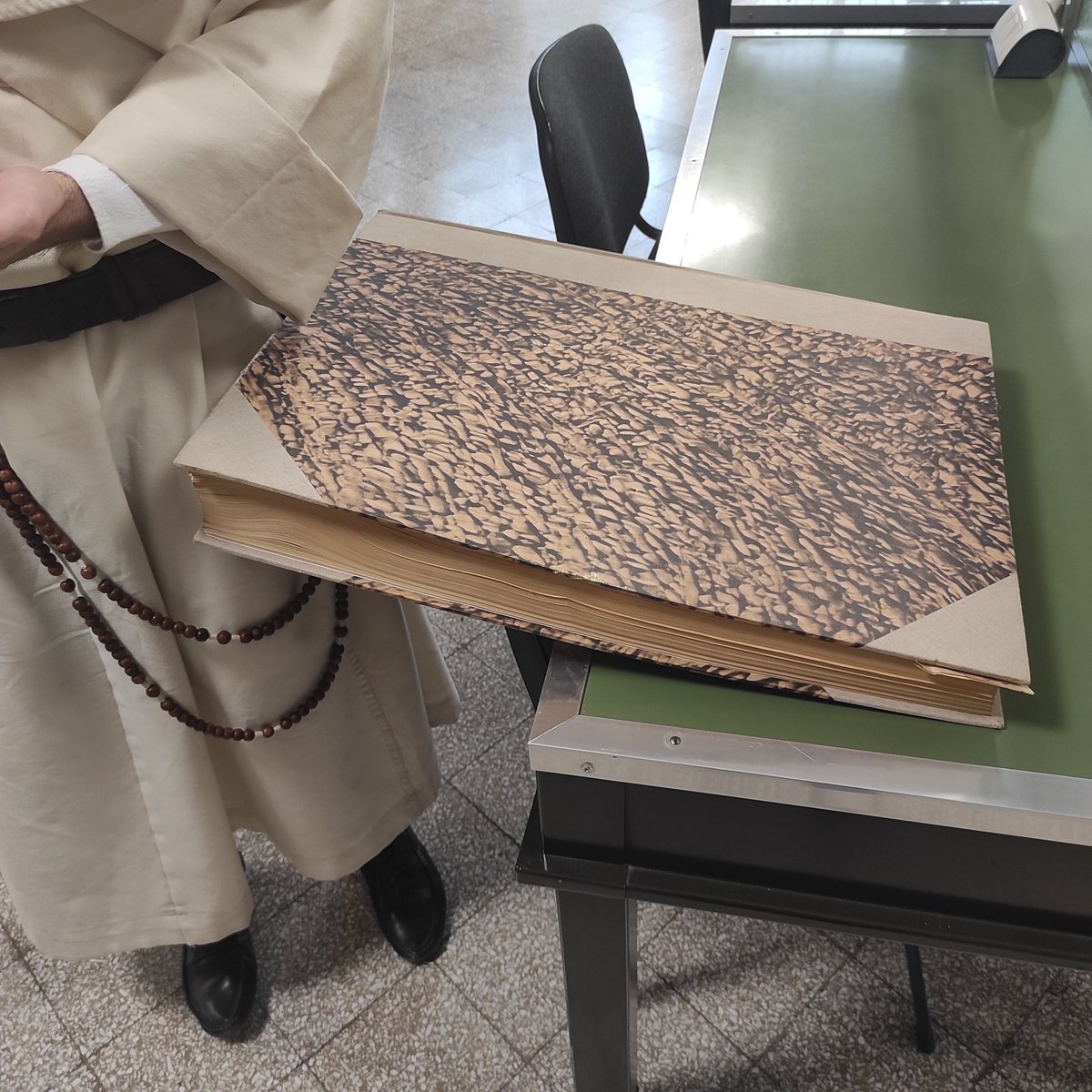 Cypse75's tweet photo. Bibliotourisme romain : quand les dominicains te font visiter leur bibliothèque #bibliotourisme #roma #vismaviedebibliothecaire #librarian #librarianship https://t.co/lv7RWT44Fy