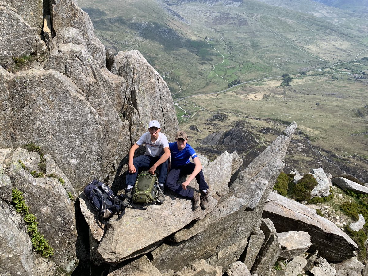 MonktonDofe's tweet photo. A superb final climb for the #MonktonYear10 #MonktonCCF mountain challenge. Incredible team effort to get everyone up Tryfan @eryrinpa @MonktonBath https://t.co/nI07N67XLP