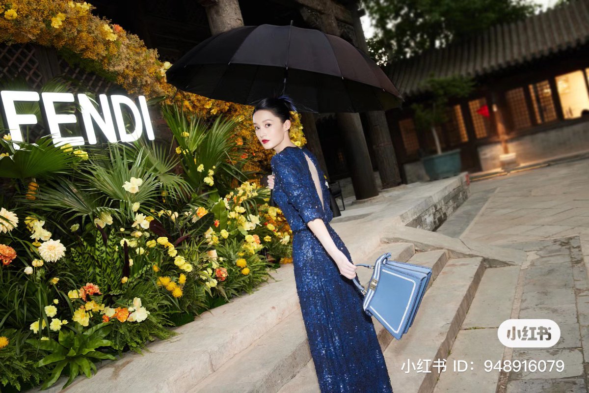 liqin_space's tweet photo. 230516 #Liqin XHS
“Heart of artisan and inherited 💛
A happy day~”
#FendiHandinHand
#Fendi
#李沁 #이심 https://t.co/GuSngEBTWj