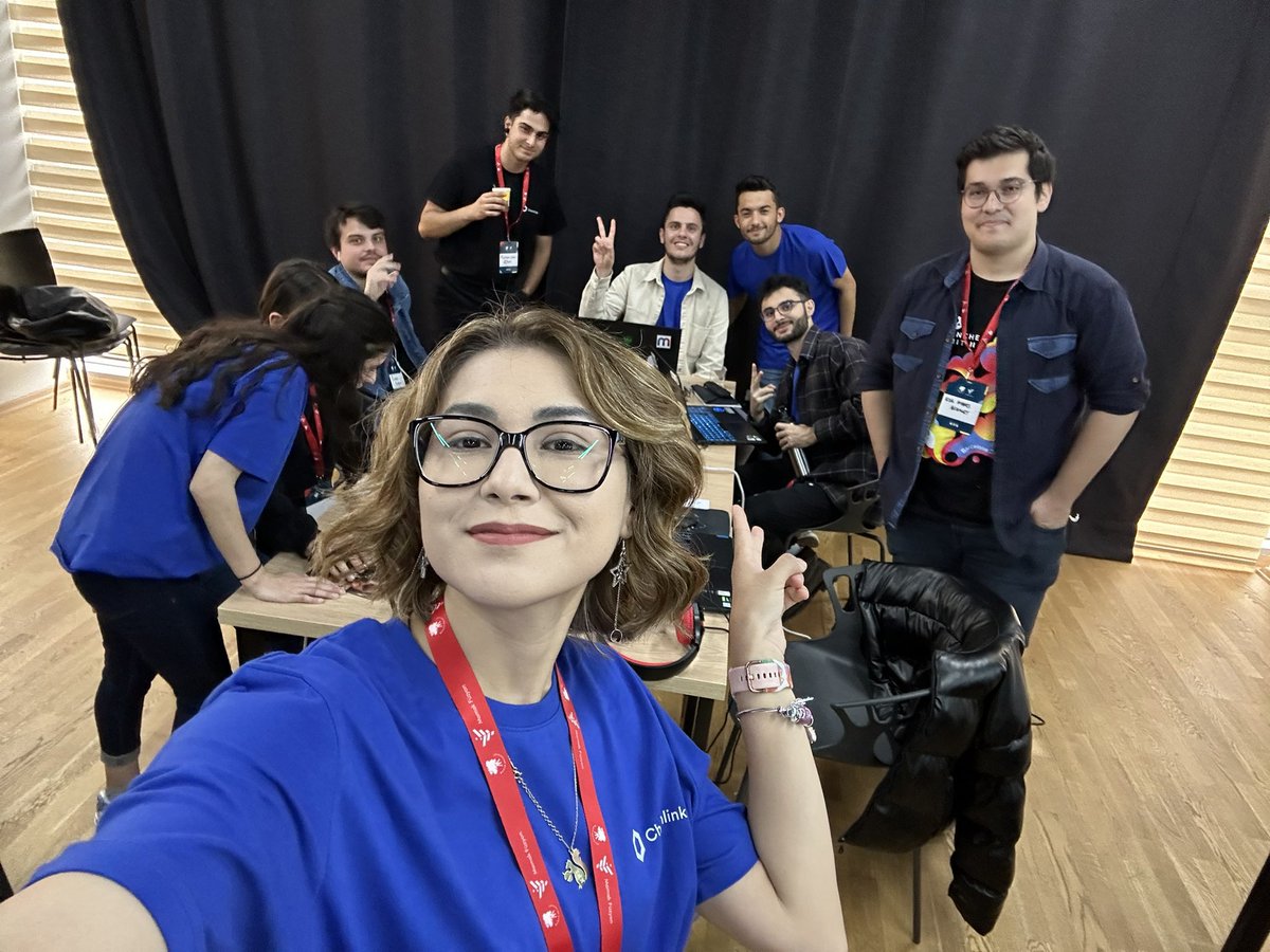 mcbublockchain's tweet photo. MCBU Blockchain Community olarak Chainlink ev sahipliğindeki #ChainlinkTurkeyHackathonConnect katılım sağladık. Çok samimi bir ortam sunduklarını için @ChainlinkTurkey teşekkürlerimizi sunuyoruz. ☺️
@HaliciGroup ve @elifhilalumucu desteklerinden ötürü ayrıca teşekkür ediyoruz. ⛓️ https://t.co/OdabCjHaW7